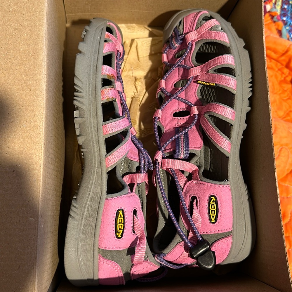 Brand New. Keen Heliotrope.